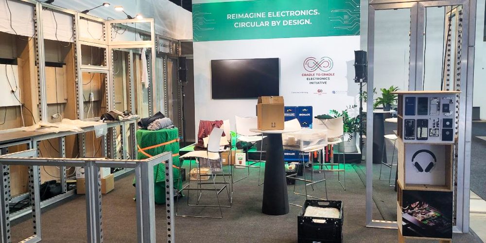 Messestand beim Aufbau